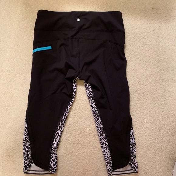 Black and Zebra Cropped Lulu Leggins Size 6 - Picture 2 of 2